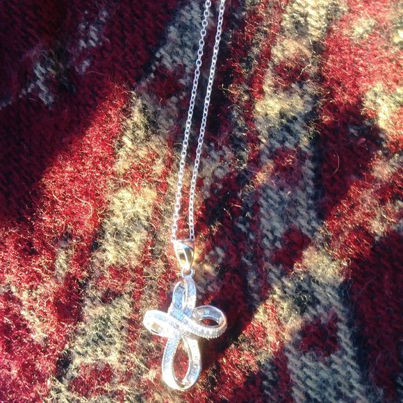 Sterling Sliver Ribbon Knot Cross Czs necklace - Picture 10 of 12